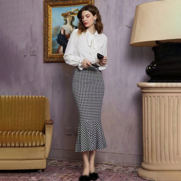 Houndstooth Fishtail Knit Skirt - Image 4