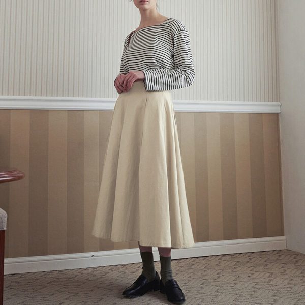 Women's Elegant Pleated Midi Skirt - Image 3