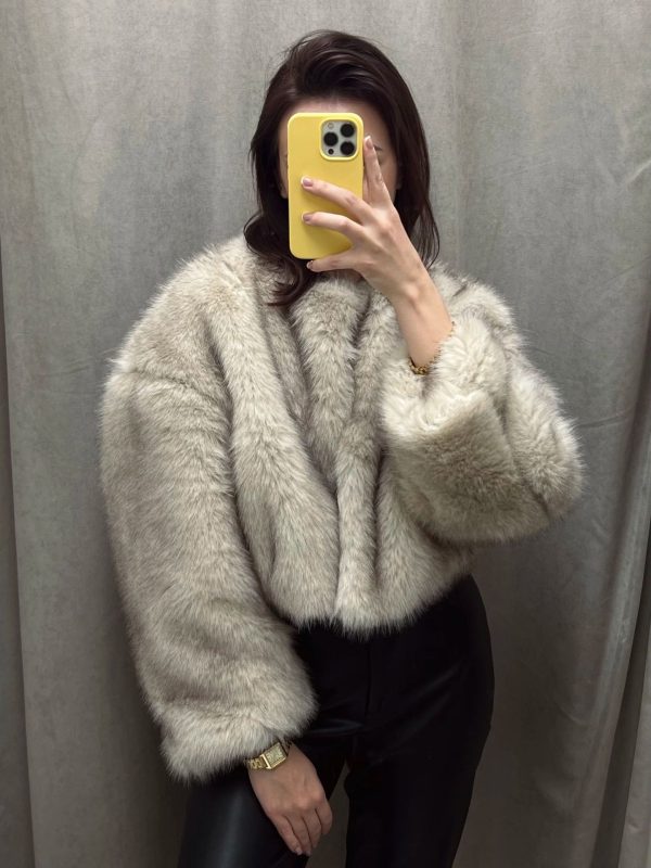 Women's Short Fox Fur Coat - Image 3