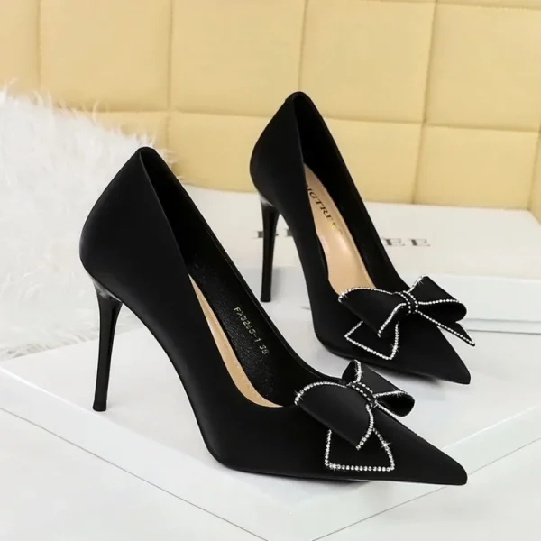 Sexy Crystal Bow Satin Pointed Heels - Image 3