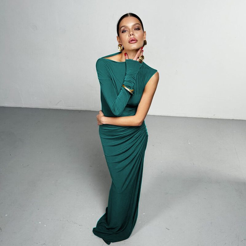 Elegant One-Shoulder Solid Color Split Dress - Image 4