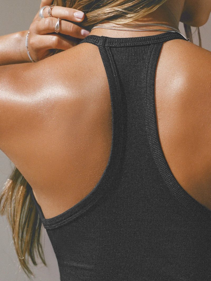 Sexy Cropped Sleeveless Top with Heart Shape Design - Image 4