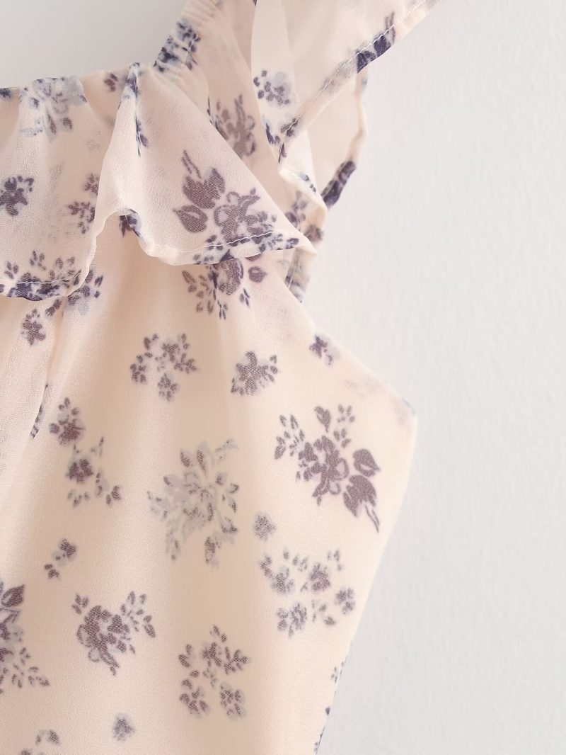 Pastoral Autumn Floral Dress with Lace and Square Neck - Image 3