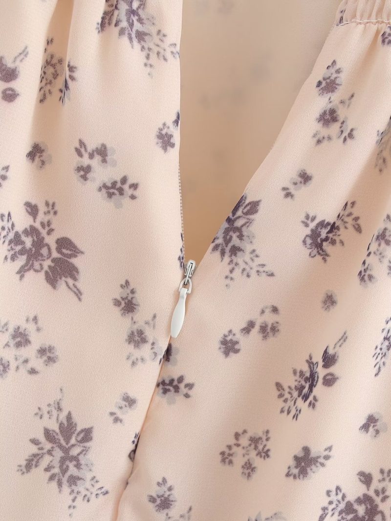 Pastoral Autumn Floral Dress with Lace and Square Neck - Image 4