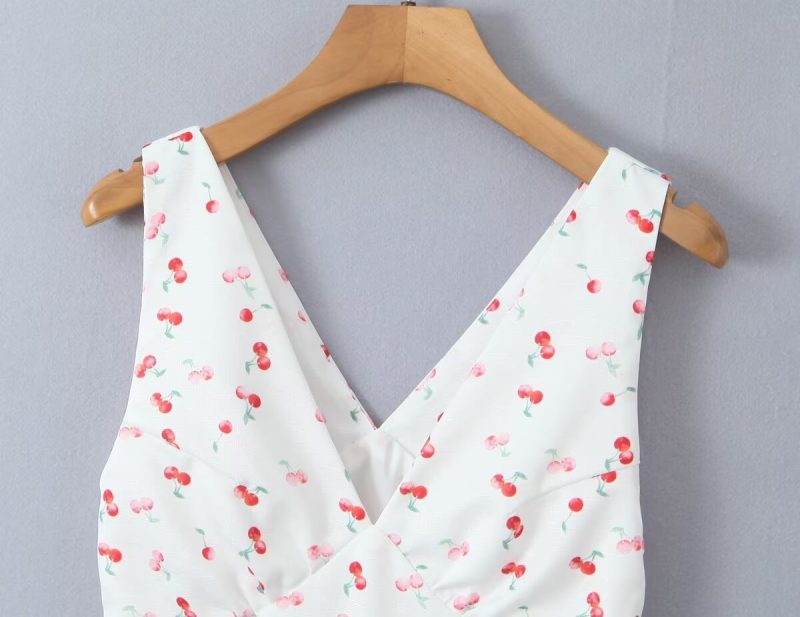 Low Cut Printed Dress – V-Neck Sleeveless Style - Image 3