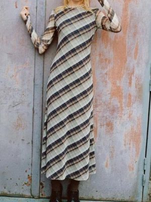 Round Neck Plaid Dress – Silk Casual Look