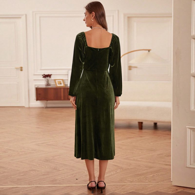 Elegant Velvet Dress with Square Neckline - Image 2