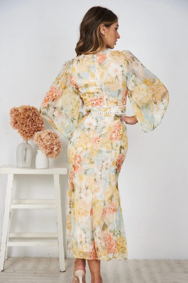 Elegant Printed Long Dress with Dovetail Hem - Image 3