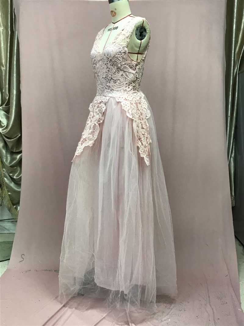 Elegant Lace Wedding Dress in Three Colors - Image 3