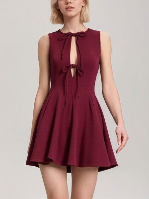 Elegant Sleeveless Summer Dress with Bow Detail