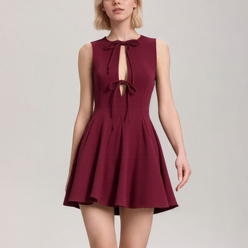 Elegant Sleeveless Summer Dress with Bow Detail