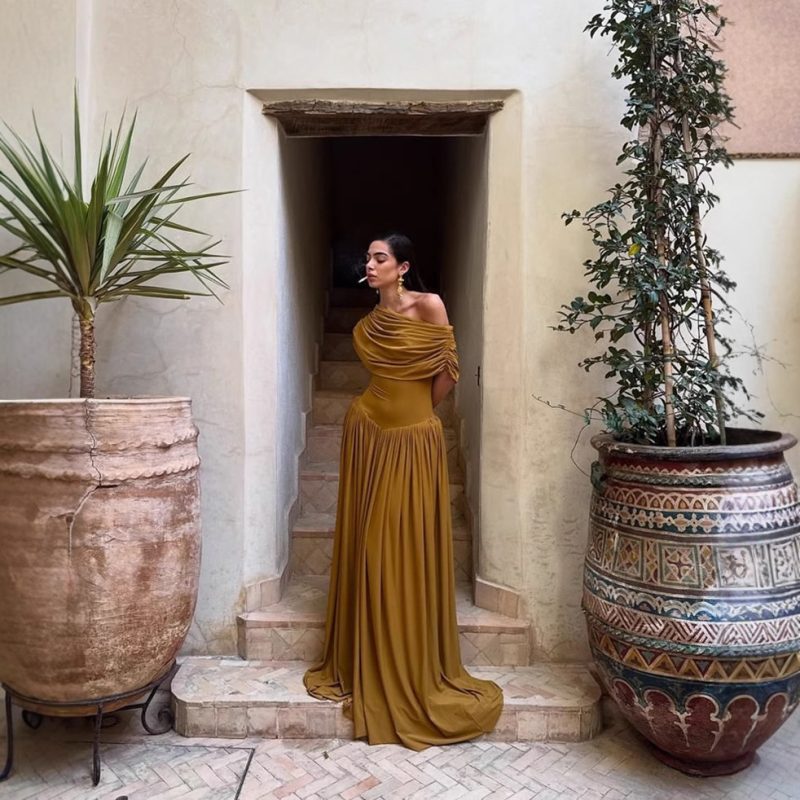 Elegant Off-Shoulder Slim Waist A-Line Dress