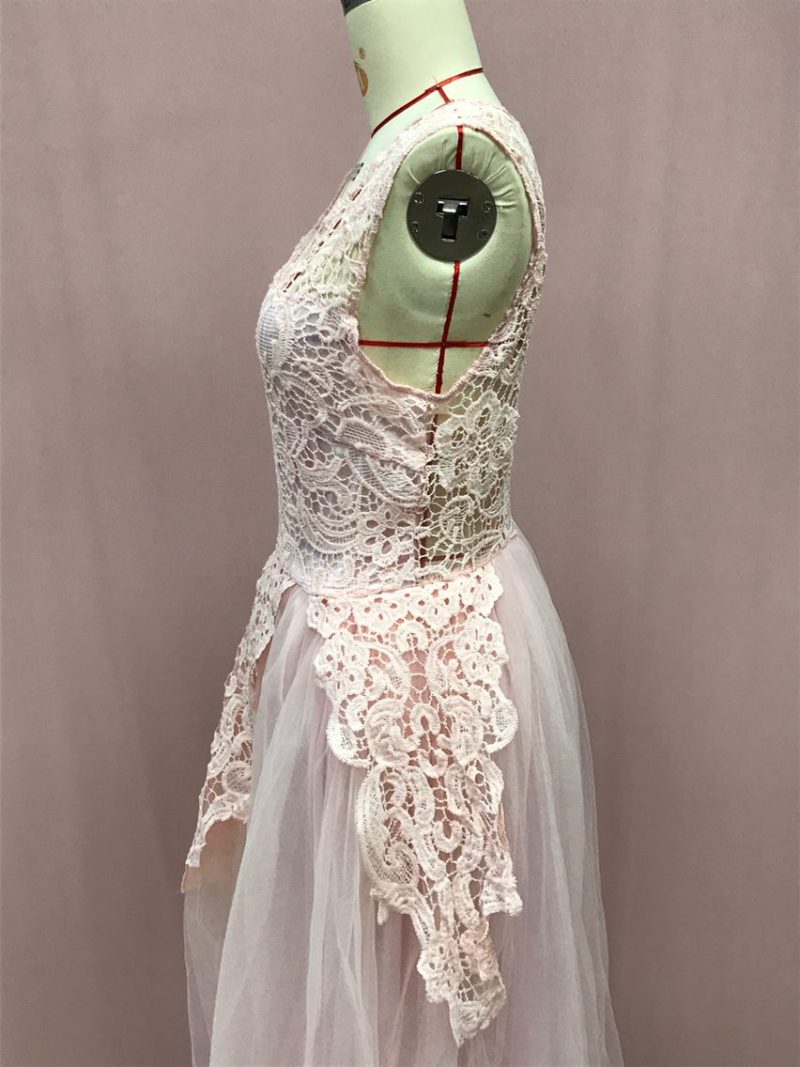 Elegant Lace Wedding Dress in Three Colors - Image 4