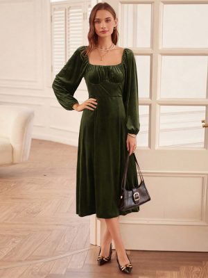 Elegant Velvet Dress with Square Neckline