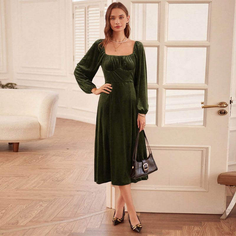 Elegant Velvet Dress with Square Neckline