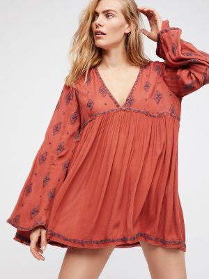 Fairy-Inspired Bohemian Dress with Elegant Embroidery