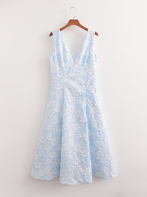 Minimalist French Dress with Bare Back Look