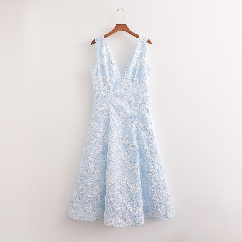 Minimalist French Dress with Bare Back Look