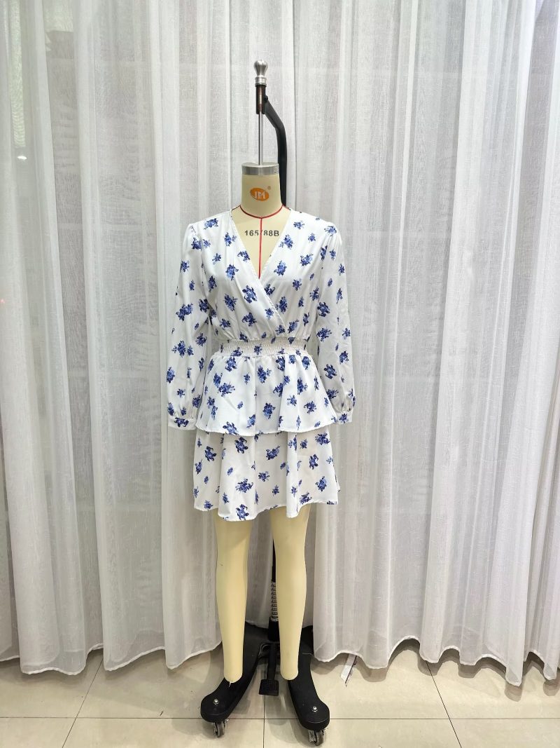 Charming Summer Dress with Lace-Up Chest