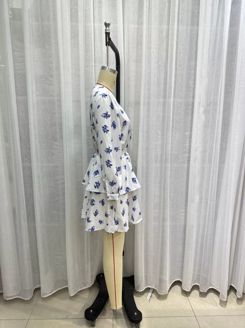 Charming Summer Dress with Lace-Up Chest - Image 2