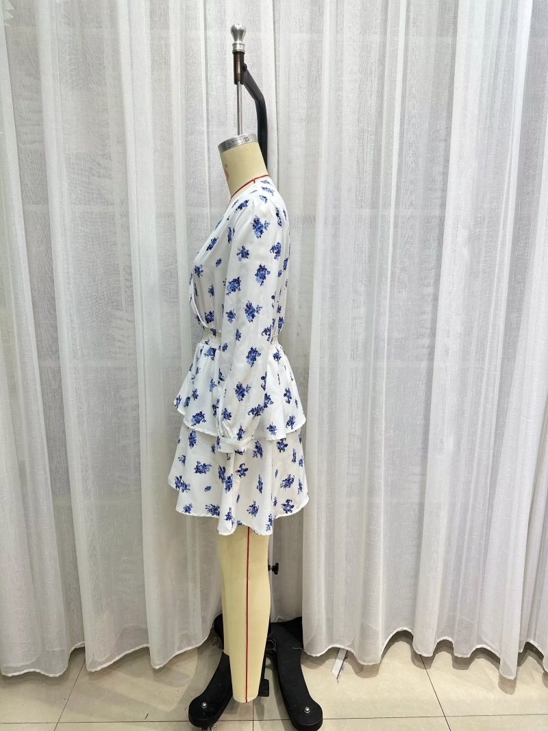 Charming Summer Dress with Lace-Up Chest - Image 4