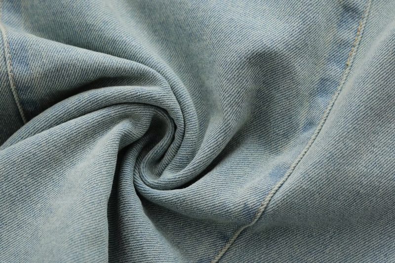 Chic Sleeveless Denim Dress for Warm Weather - Image 3