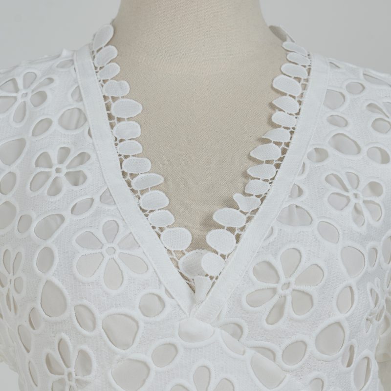 Vintage White Lace V-Neck Slim Maxi Dress - Image 3