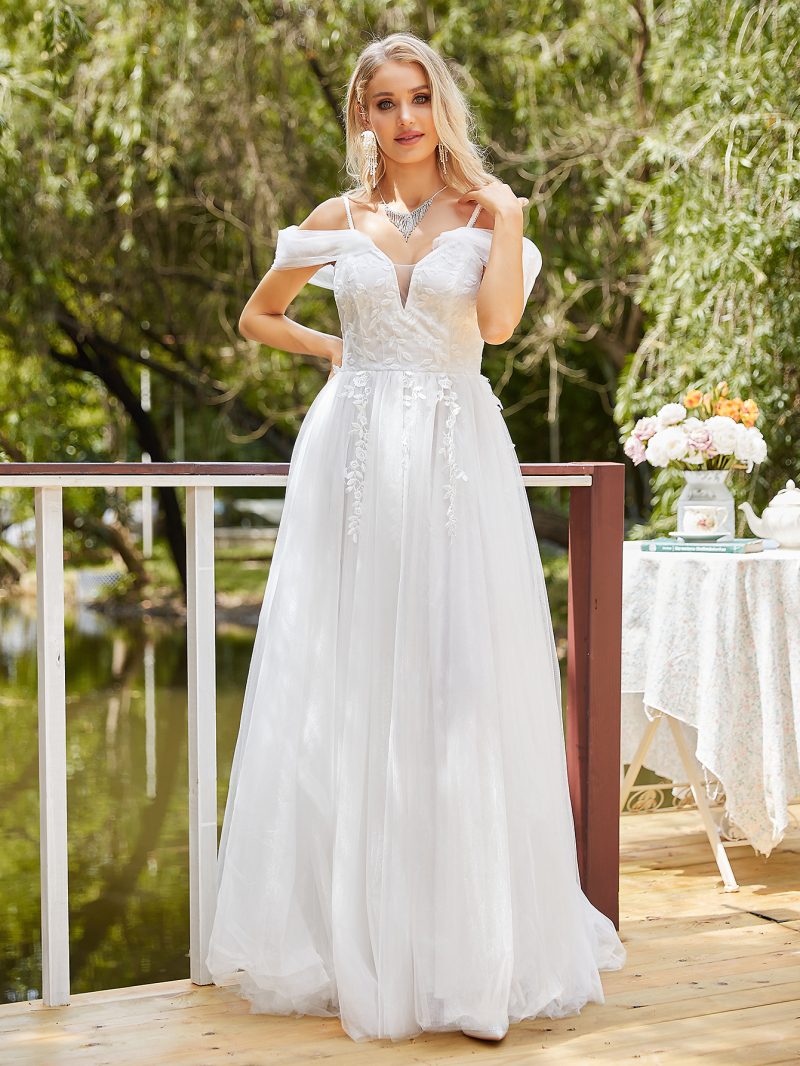 Elegant V-Neck Slim Fit Wedding Dress - Image 3