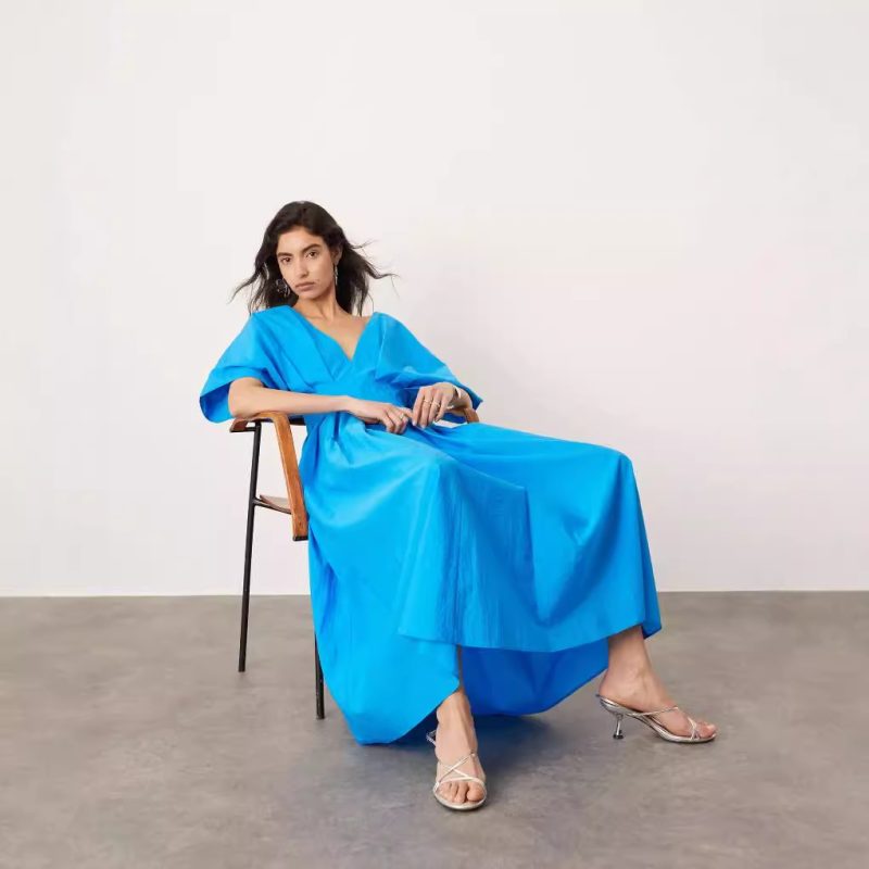Elegant Blue V-Neck Pleated Loose Dress - Image 3