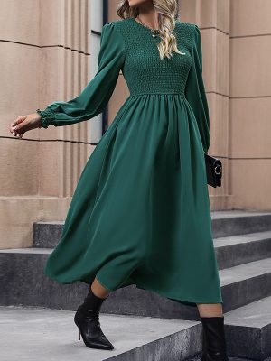 Elegant Autumn Dress with Refined Style
