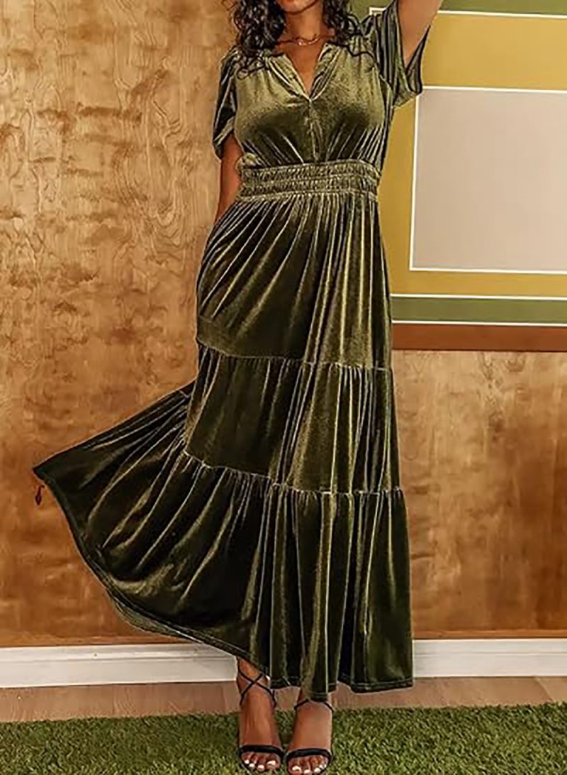 Velvet Christmas Pocket Dress with Flared Hem - Image 3