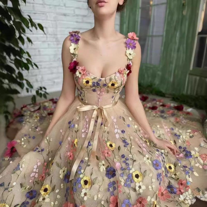 Floral Embroidered Sheath Dress with Dimension - Image 3
