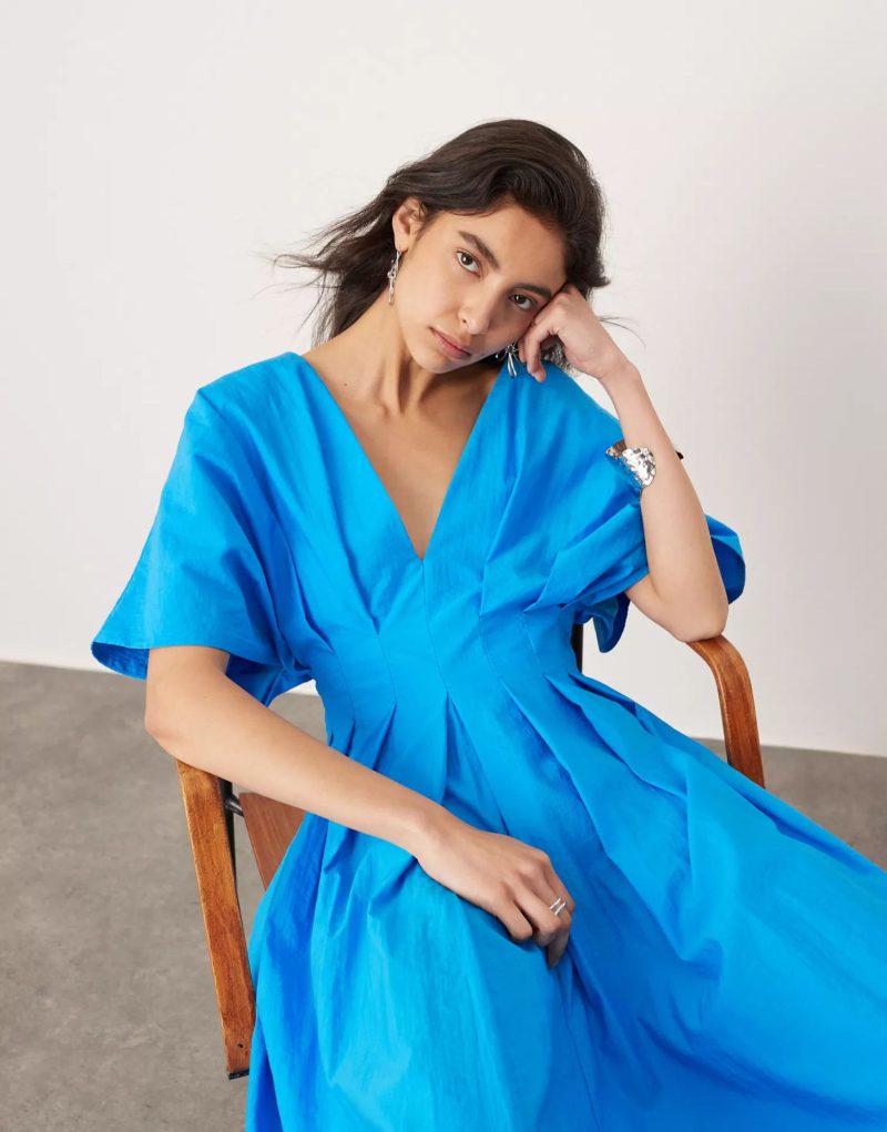 Elegant Blue V-Neck Pleated Loose Dress - Image 4