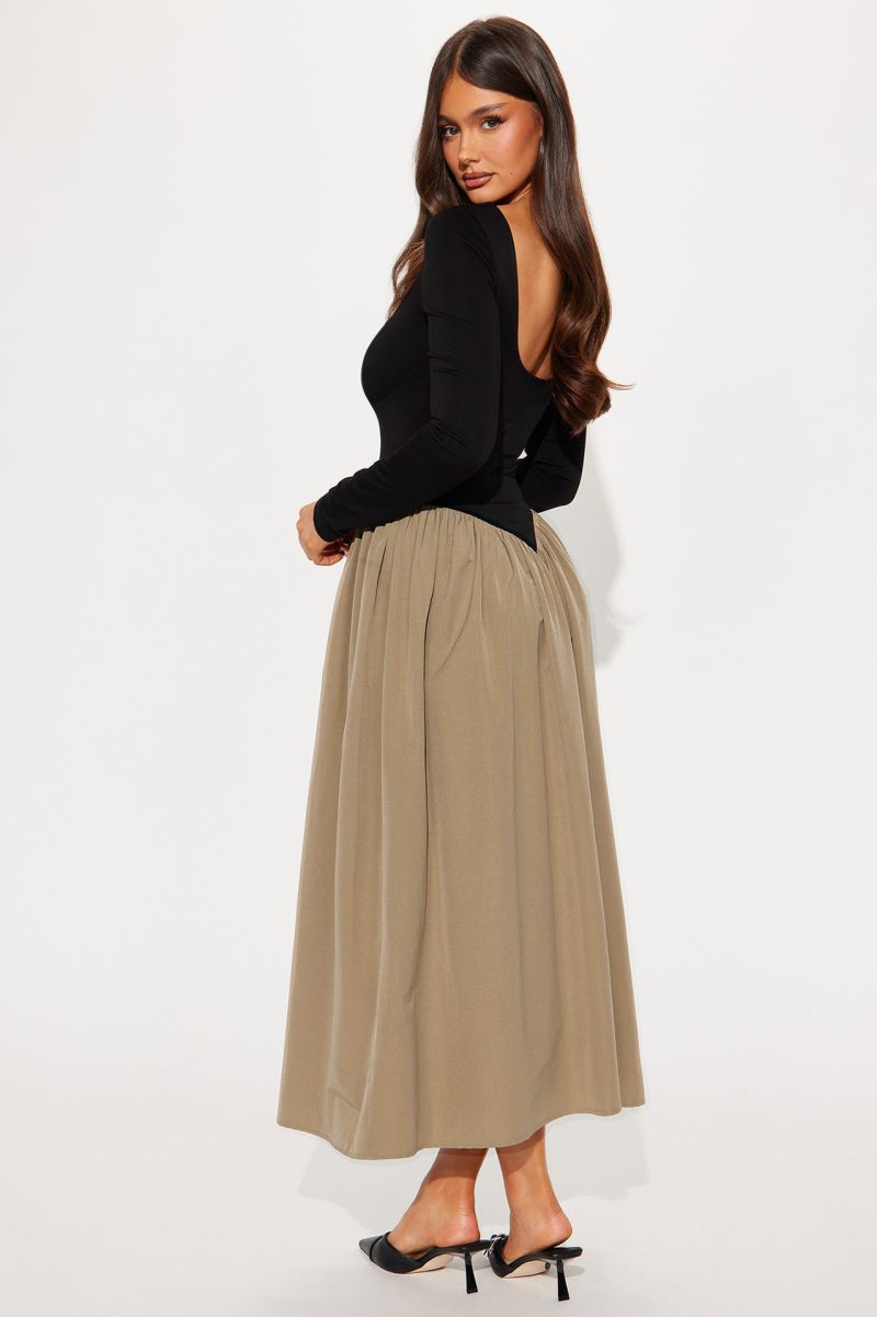 Elegant Round Neck Backless Swing Maxi Dress - Image 2