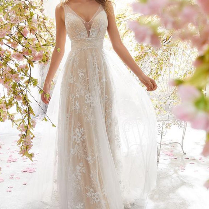 Elegant V-Neck Sleeveless Lace Wedding Dress