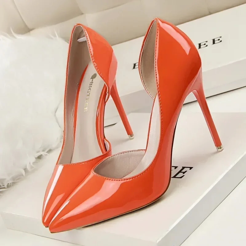 Stylish Patent Pumps for Work and Events - Image 2