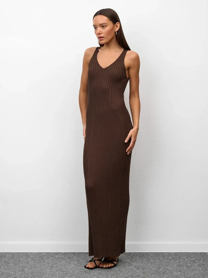 Sleeveless Knit Maxi Dress Ribbed V-Neck Beach Style - Image 5