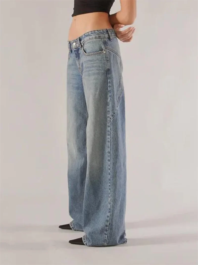 Low Rise Wide Leg Jeans with Pockets - Image 4