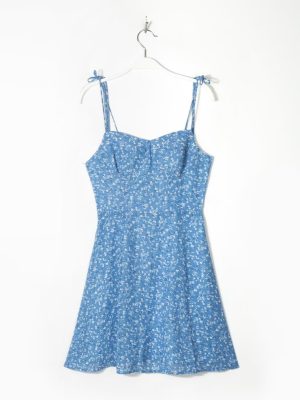 Layer-Friendly Retro Dress for Autumn Days