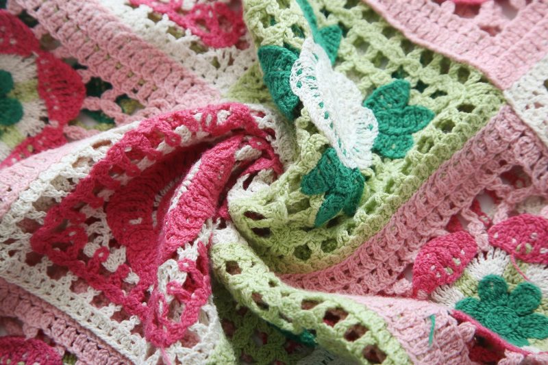 Vintage-Inspired Crochet Dress with Straps for Fall - Image 4