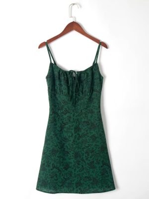 Relaxed Autumn Dress with Side Zipper Detail
