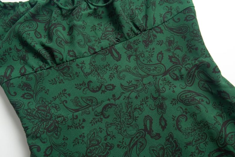 Relaxed Autumn Dress with Side Zipper Detail - Image 3