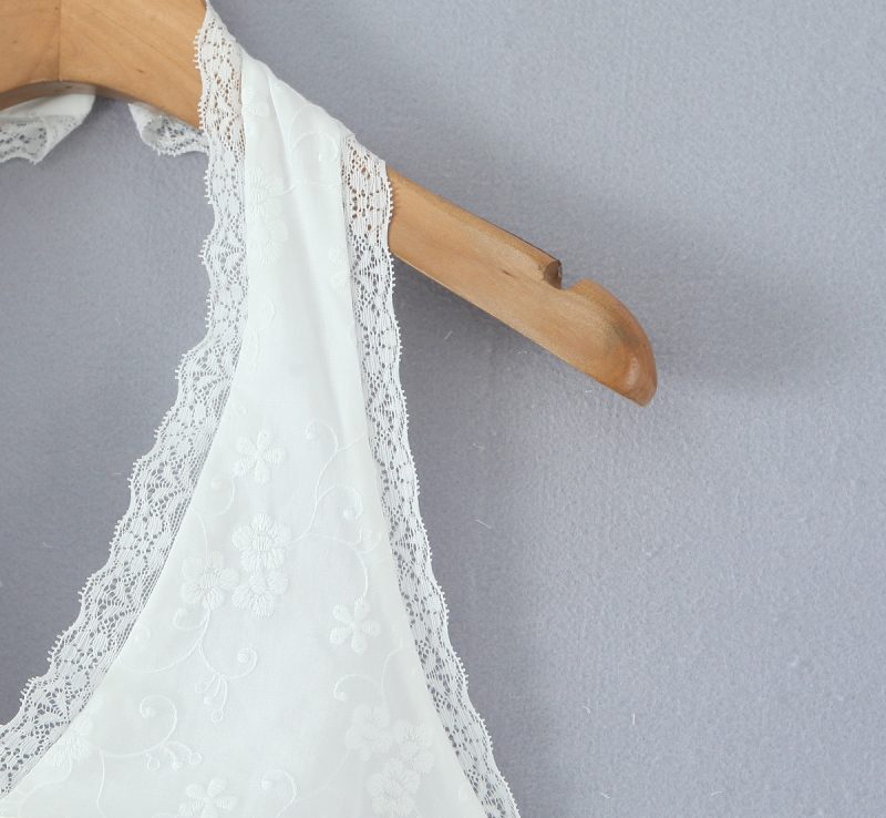 Lace Embroidered Halter Dress for Spring Holidays - Image 4