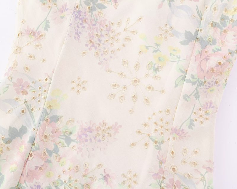 Gentle Floral Summer Dress with Fitted Waist - Image 4