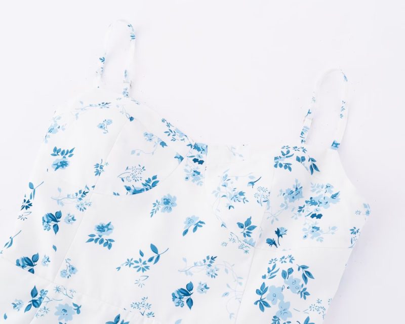 Waist-Tight Floral Dress for Summer Getaways - Image 4