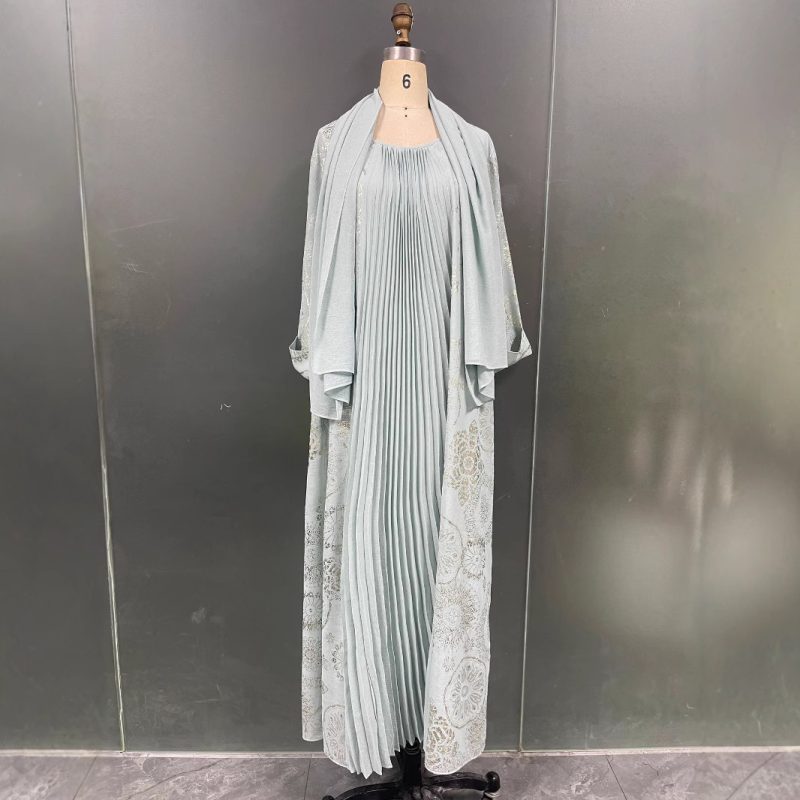 Fashionable Muslim Pleated Robe Dress Set with Scarf