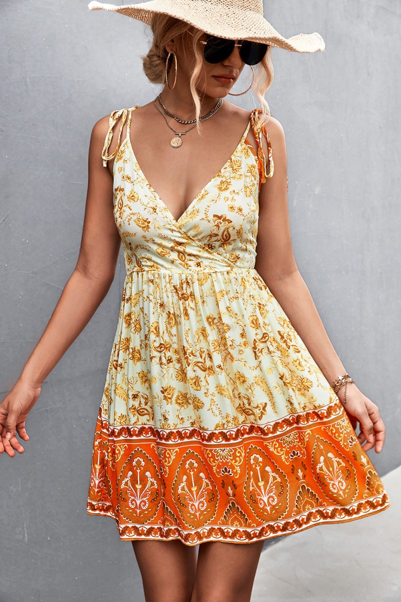 Summer Vacation Dress with Floral Positioning - Image 3