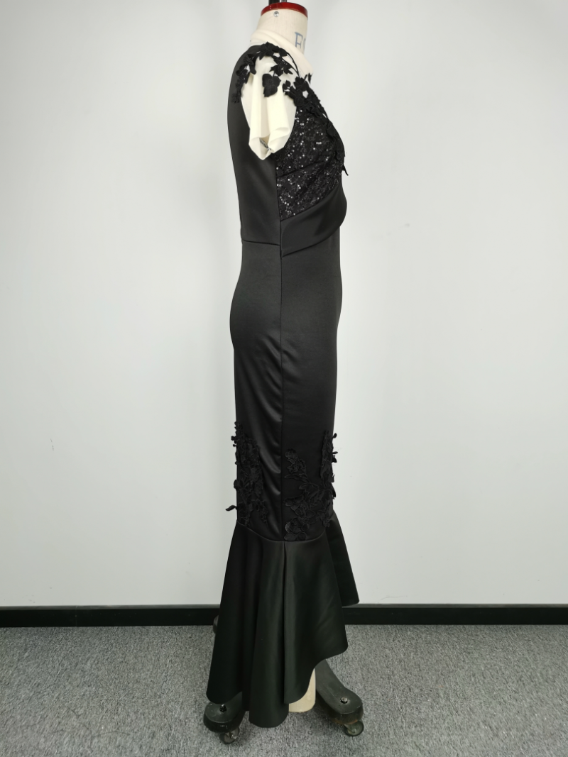 Black Mermaid Sheath Maxi Dress with Elegant Stand - Image 4