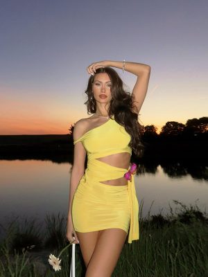 Summer Shoulder Cutout Butterfly Strap Solid Hip Dress