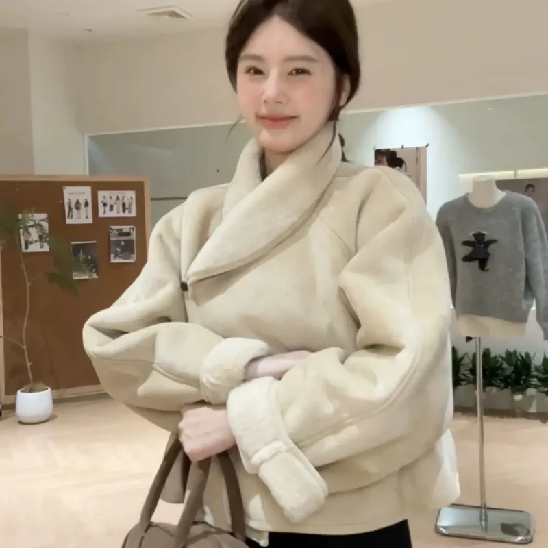Women’s Minimalist Shearling Outerwear - Image 3